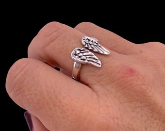 Anello boho con ali d'angelo – fascia aperta regolabile in argento con design celestiale – regalo di compleanno simbolico per lei