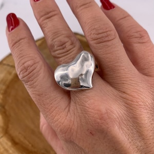 Anillo grueso, anillo boho de plata, anillo de plata boho grabado, anillo de corazón grande, anillo dedeclaración