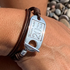 Pulsera de cuero boho, pulsera con cierre de palanca, pulsera con tarjeta de identificación, pulsera de múltiples hilos, pulsera boho, estilo, pulsera envolvente,