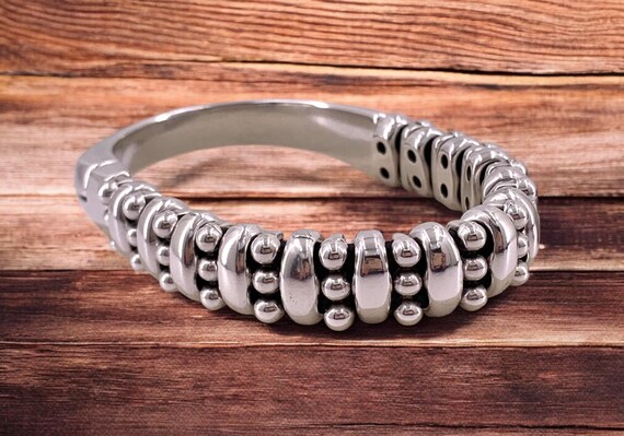 HZMAN Bracciale A Polsino Largo Donna: Gioiello Martellato Placcato Oro Con Cerniera Aperta