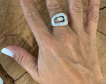Bold chunky silver plated ring • sculptural adjustable statement ring • modern unisex silver jewelry. anillo plateado grueso
