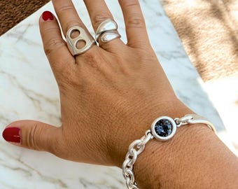 Bracciale massiccio a mezza fascia e catena in argento con cristalli Swarovski – gioiello scultoreo di grande impatto – vestibilità personalizzata -