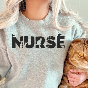 Katzen Krankenschwester Sweatshirt, Katzen Mutter Krankenschwester Shirt, Tierarzt Krankenschwester Geschenk, Tierarzt Krankenschwester Abschluss Geschenk, Tierarzt Krankenschwester Sweatshirt, Bachelor Abschluss Krankenschwester