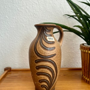 Bellissimo vaso da terra della metà del secolo.