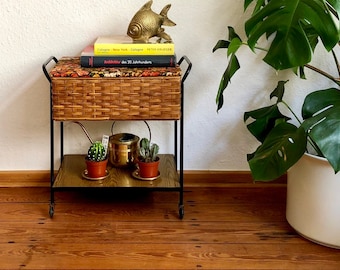 Beautiful little Mid Century 50s/60s sewing box made of rattan weave and a wooden shelf.