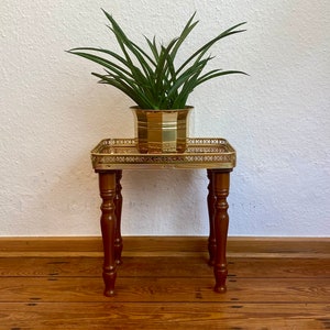 Tabouret fleuri du milieu des années 50 et 60 avec motif intarsia (sans décoration).
