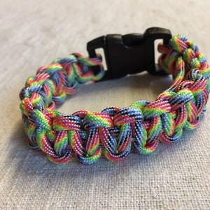 Light Rainbow Paracord Bracelet - Survival Bracelet - Paracord Macramé Bracelet