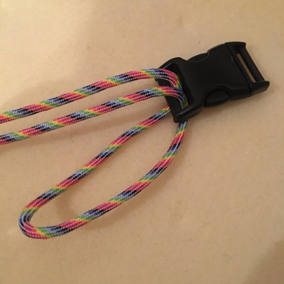 Fabriquer un bracelet de survie (tuto facile) - bracelet paracorde