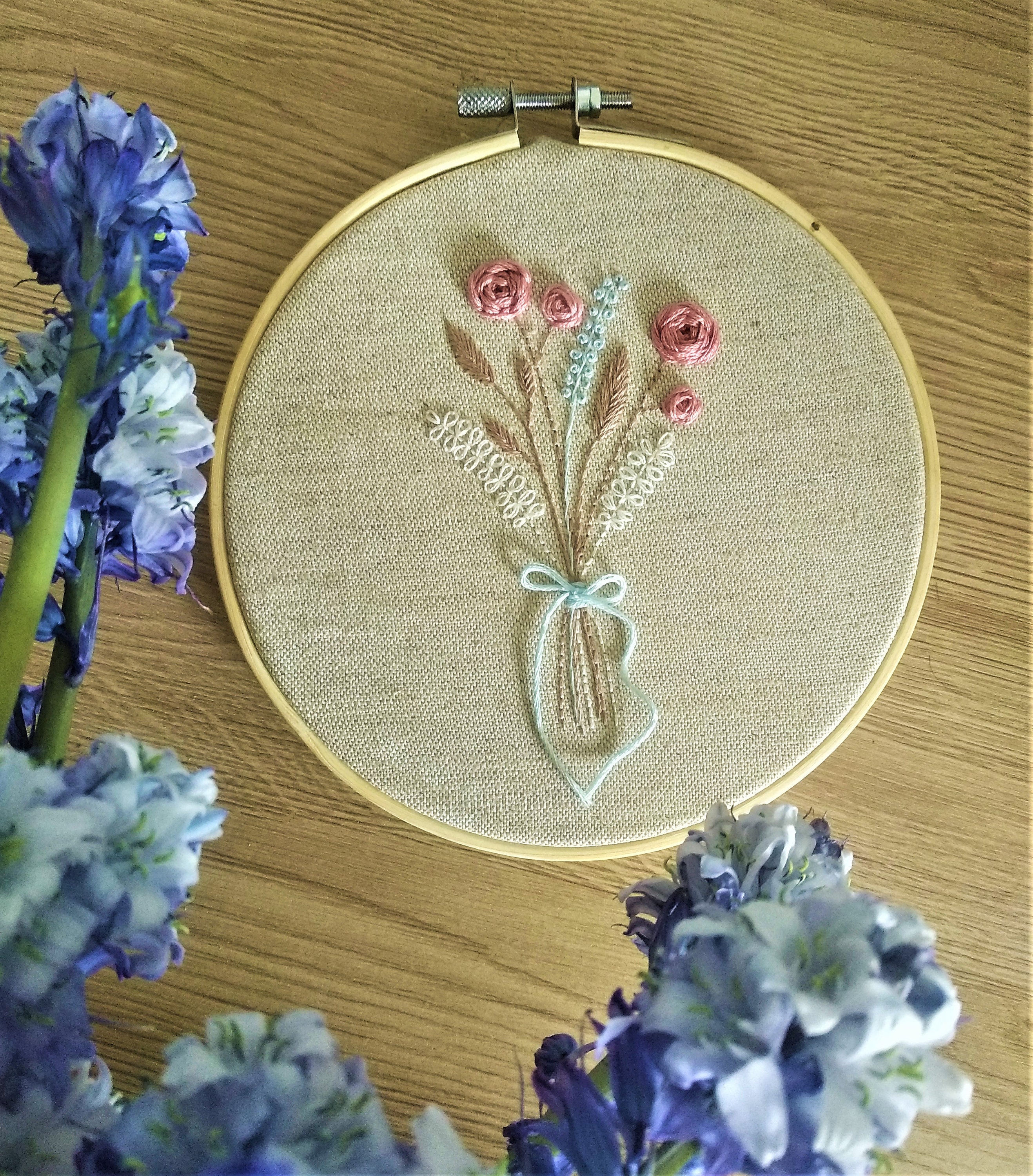 Tambour Brodé à La Main - Fleurs Champêtres, Embroidery Hoop Art Flowers