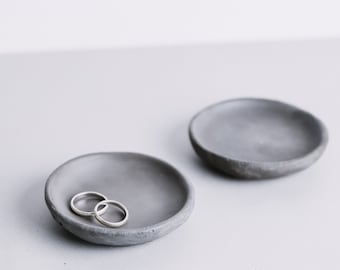 Concrete Small Plate | Cement Display Tray | Handmade Jesmonite Dish | Minimalist Bathroom Decor | Jewelry / Ring Accessory | Desk Tray