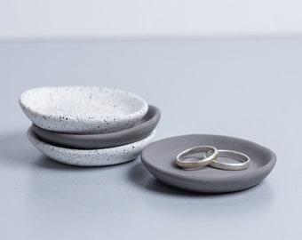 Small Concrete Jesmonite Plate | Minimal Ring Dish | Earrings / Jewelry Tray | Modern Cement Accessory