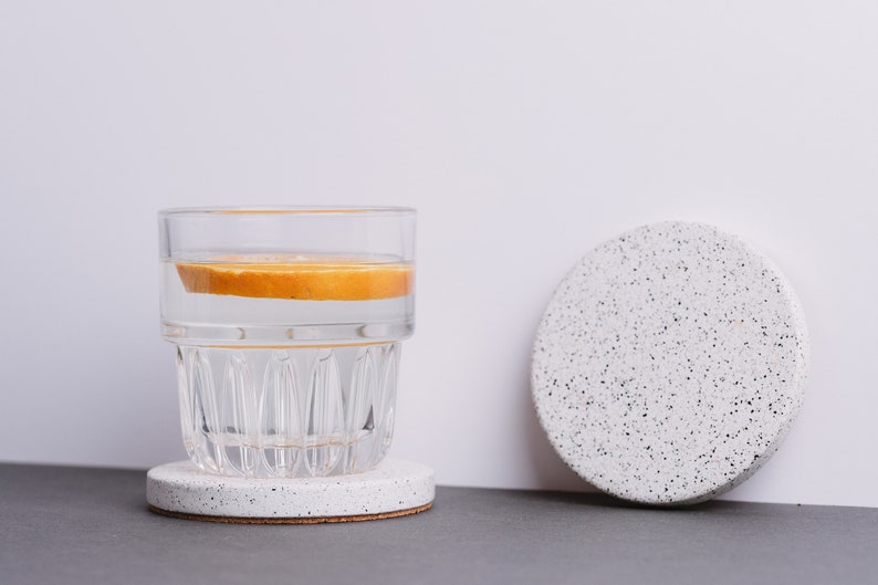 Set of 2 Concrete Terrazzo Coasters Cup / Mug Handmade Concrete Coaster Circle Jesmonite Modern Cup Coasters Beton Decor image 2