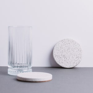 Set of 2 Concrete Terrazzo Coasters Cup / Mug Handmade Concrete Coaster Circle Jesmonite Modern Cup Coasters Beton Decor image 3