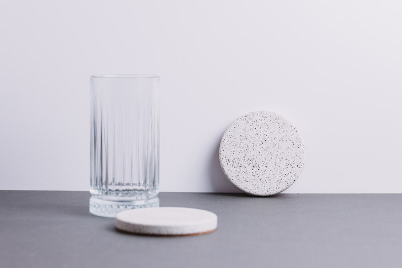 Set of 2 Concrete Terrazzo Coasters Cup / Mug Handmade Concrete Coaster Circle Jesmonite Modern Cup Coasters Beton Decor image 3