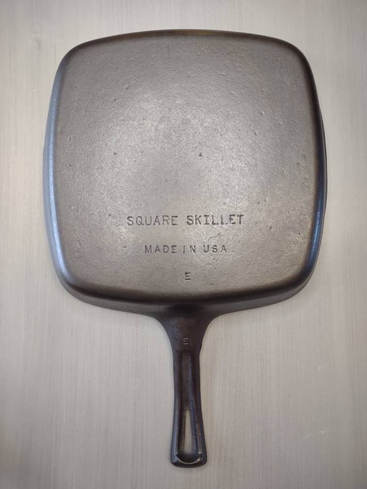 Vintage Cast Iron Unmarked Wagner Made in USA Square Skillet 