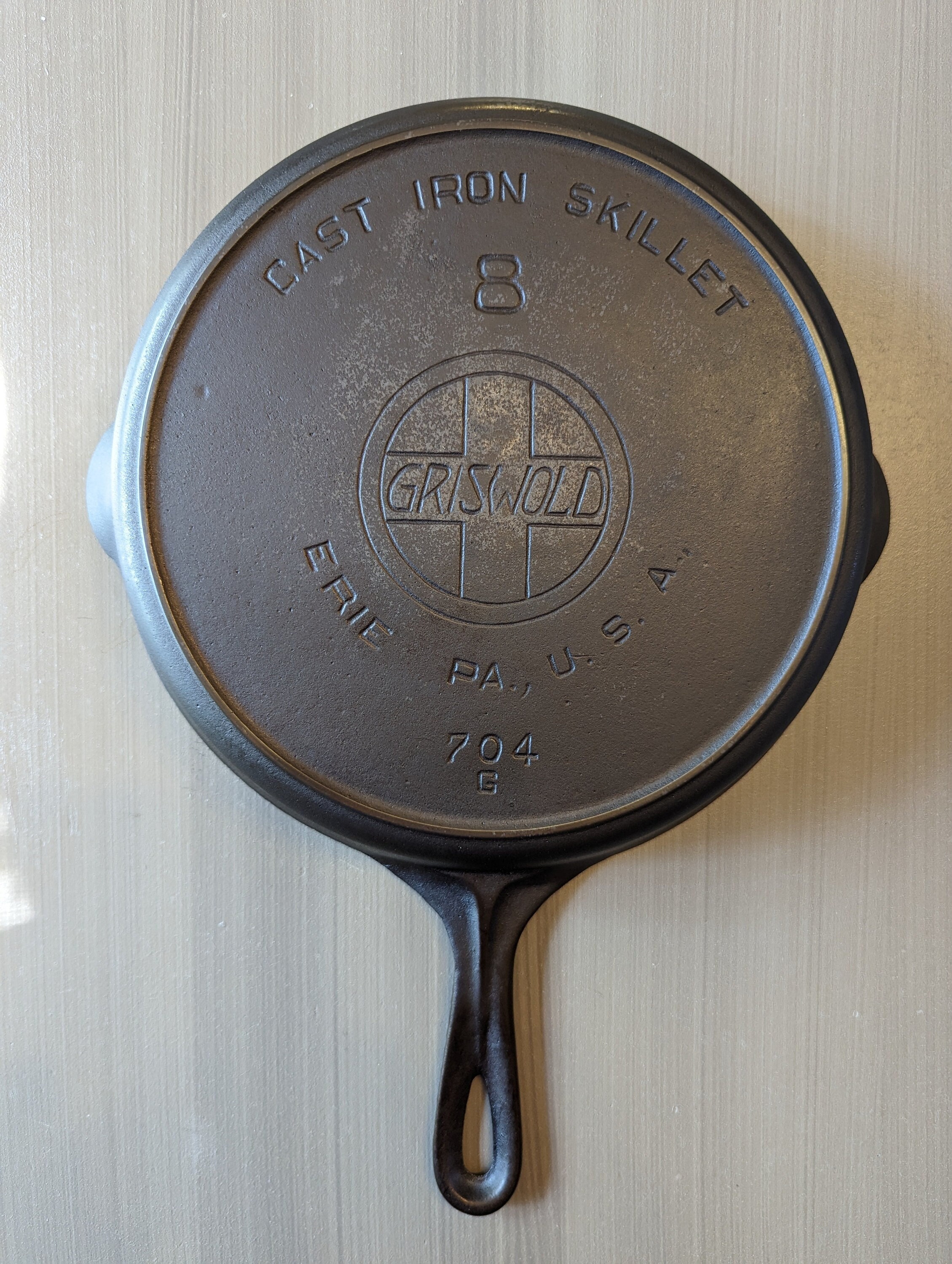 Sold at Auction: Cast iron Griswold USA round griddle pan