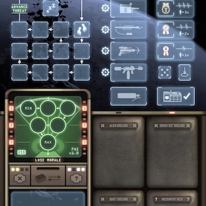 Könnte beinhalten: Eine digitale Brettspieloberfläche mit dunkler, futuristischer Ästhetik. Das Layout umfasst verschiedene interaktive Elemente, wie ein Spielbrett, Kartenfächer und Statusanzeigen. Das Farbschema wird von Grautönen, Blau und Grün dominiert.
