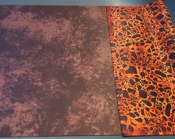 Tapete antideslizante de doble cara con diseño de terreno fangoso/lava y cuadrícula de 2,5 cm en ambos lados. ¡Perfecto para D&D, Pathfinder y más! Compatible con borrado en seco y húmedo.