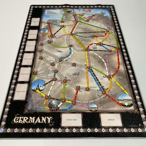 チケット・トゥ・ライド 24x36 両面 ドイツ/北欧諸国 グリップマット/プレイマット ステッチエッジ付き 非公式アップグレード