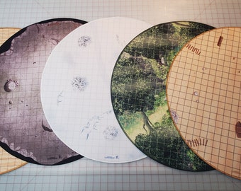 Terreno de mazmorra definitivo de 24" de diámetro para juegos de rol. MÚLTIPLES DISEÑOS. Set F - Paquete "Aventura te espera". Compatible con borrado en seco y húmedo.