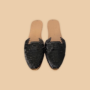 Mules Huarache negras, sandalias mexicanas de cuero tejido para mujer, zapatos artesanales hechos a mano, sandalias sin cordones, sandalias bohemias, regalo para ella