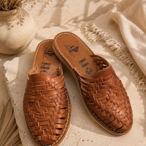 Mules Huarache de cuero color camel, sandalias mexicanas para mujer, zapatos artesanales hechos a mano, sandalias de cuero sin cordones, sandalias bohemias, regalo para ella.