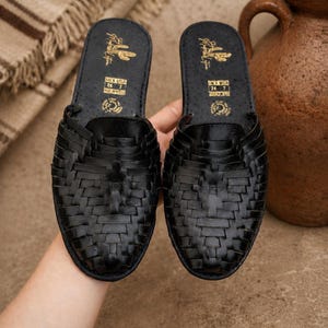 Mules Huarache de cuero negro, sandalias mexicanas de cuero tejido para mujer, zapatos artesanales hechos a mano, sandalias sin cordones, sandalias bohemias, regalo para ella