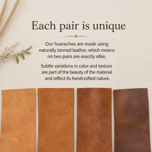 Puede incluir: Cuatro muestras rectangulares de cuero curtido naturalmente dispuestas en fila, mostrando un degradado de tonos marrones desde el beige claro hasta el marr&oacute;n oscuro. El texto dice: Each pair is unique. Our huaraches are made using naturally tanned leather.