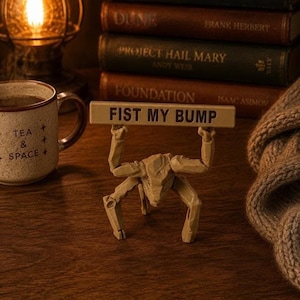 Project Hail Mary Rocky Figure - 3D Printed Sci Fi Desk Decor - Andy Weir Gift - Book Lover Gift - Sci Fi Fan Gift - Bookshelf Decor Fist My Bump