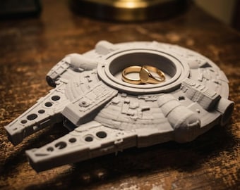 Millennium Falcon Trinket Dish - Star Wars Fan Gift - Ring Dish Desk Organiser - Sci Fi Home Decor - Choose Your Colour - 3D Printed