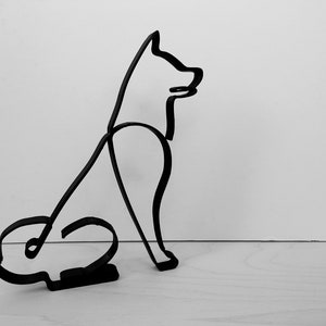 Silueta de perro Akita – Escultura de perro en estilo lineal – Regalo para amantes de los Akita – Decoración minimalista para mascotas impresa en 3D – Arte moderno para escritorio