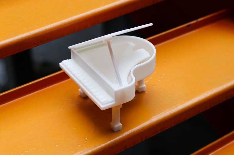 White 3D Printed Piano Table Desktop Decorative Ornament