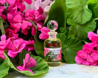 Aceite esencial de geranio Grecia Pelargonium graveolens Perfume muy floral Calidad Destilación artesanal rara