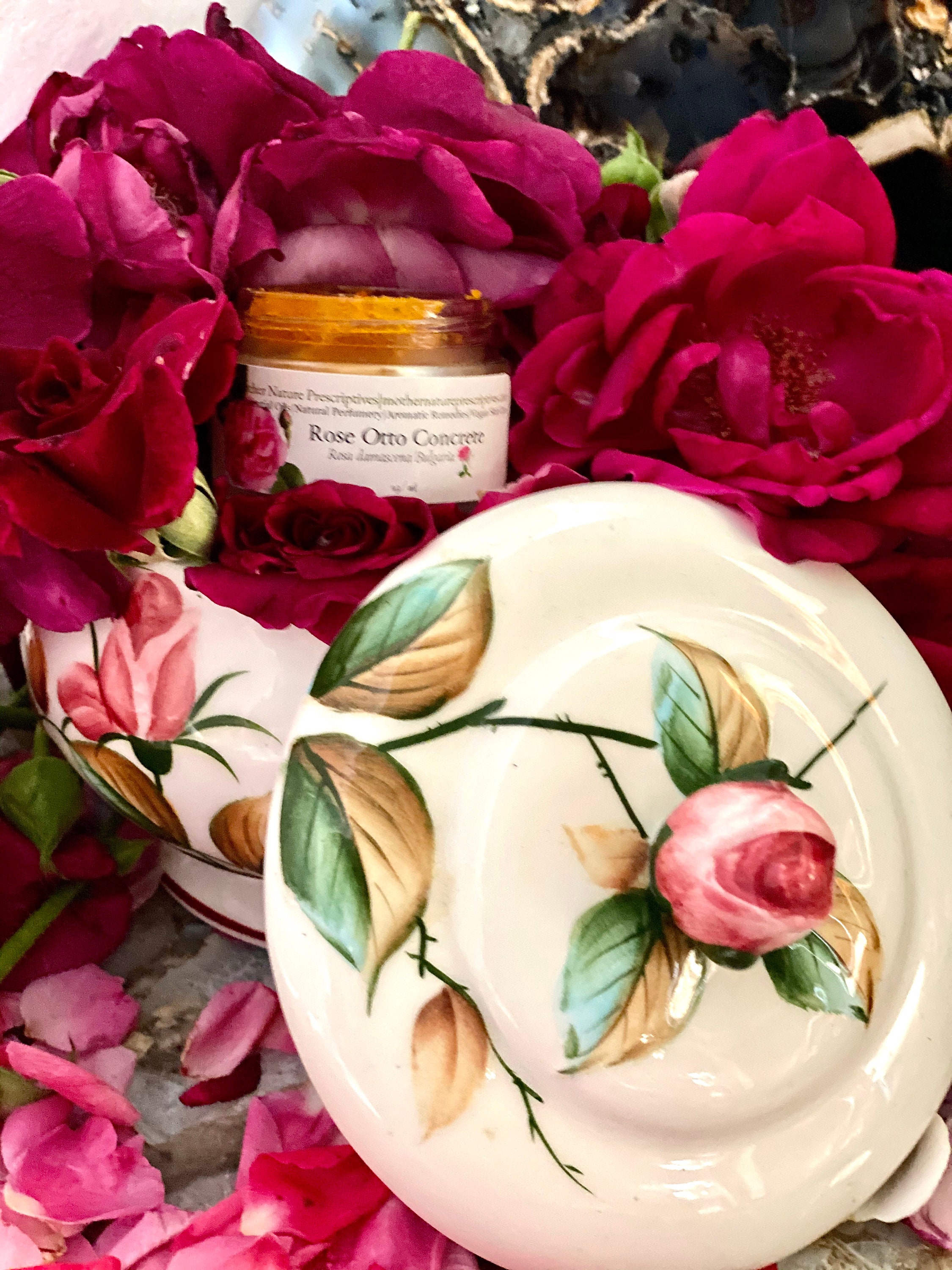 Rose Concrete Rosa Damascena Bulgaria Valley of Roses Cold Extraction Flower  Concrete Soliflore Fragrant Queen of Flowers Solid Perfume 