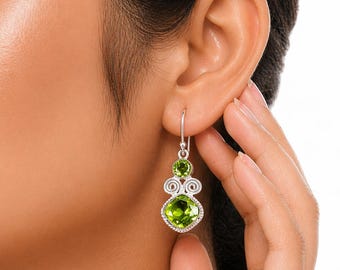 ペリドットジェムストーンダンガルイヤリング、925スターリングシルバー8月誕生石ハンドメイドミニマリストジュエリー結婚祝い
