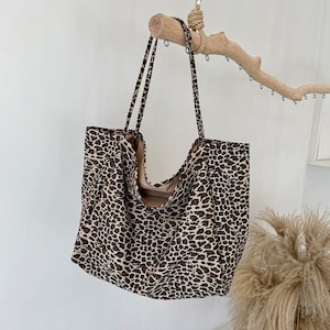 Große Wiederverwendbare Tasche, Leopard print Schultergurttasche, Eco Tragetasche, Oversized Canvas Tasche, Alltägliche Große Tasche, Casual Daily Handtasche Bild 4