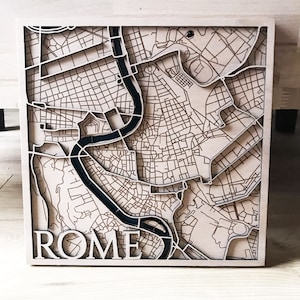 Carte de Rome 3D en bois / 29 x 29 cm / Rivière Epoxy / Gravure et découpe sur bois de okoumé / City & Capital / Londres