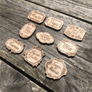 Customizable wooden badge / Engraved Wood Pin's / Custom engraving / Wedding / Key holder / Gift
