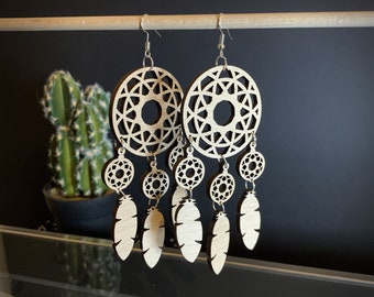 Boucles d'oreilles Attrape-rêves en bois de hêtre / Wood earrings Dreamcatcher / Taille personnalisable / Géométrie / Plume