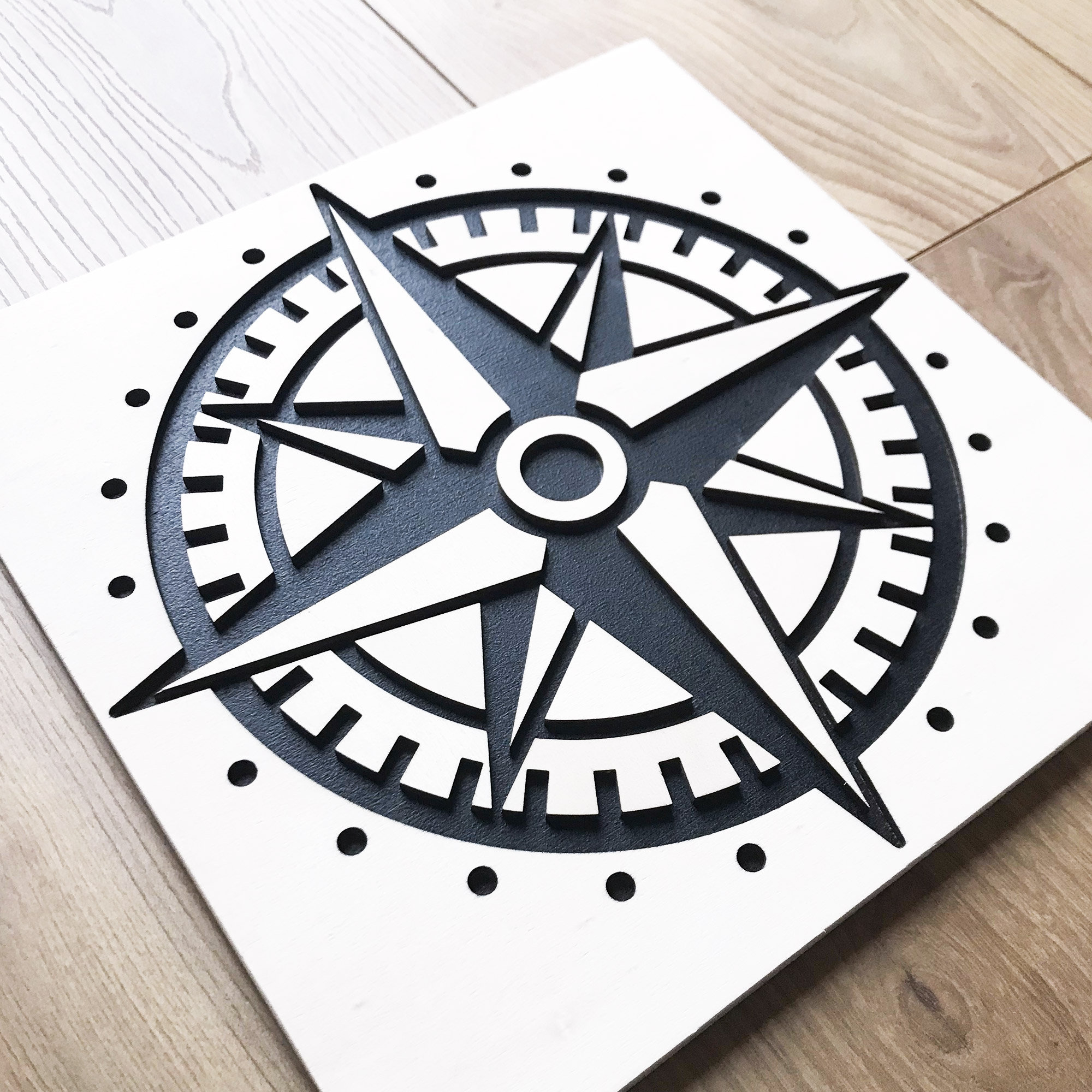 Logo Boussole en Bois/Compass Logo 26 X cm