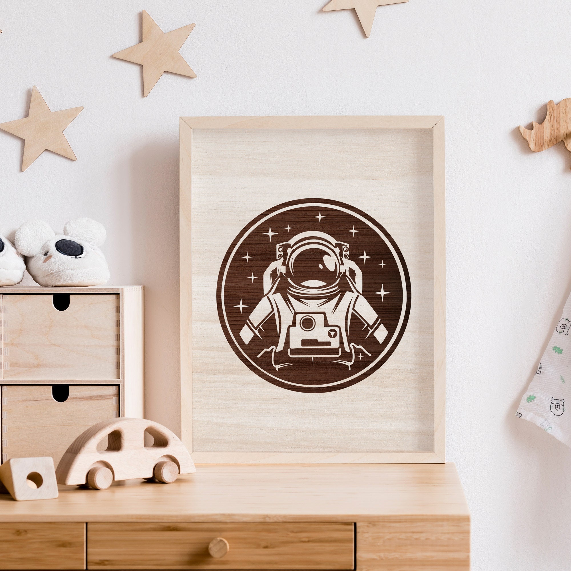 Tableau Astronaute en Bois/Gravure sur de Hêtre ou Okoumé Décoration Chambre Bébé et Enfant Astronom