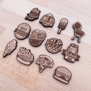 Wooden badge theme Food / Pin&#39;s Restaurant & Pub / Beer, burger, ice cream, pizza, fried, kebab, hot dogs