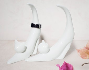 Gatto porta-anelli | Delizioso Gattino porta anelli in ceramica | Elegante supporto per anelli di fidanzamento o espositore per fedi nuziali