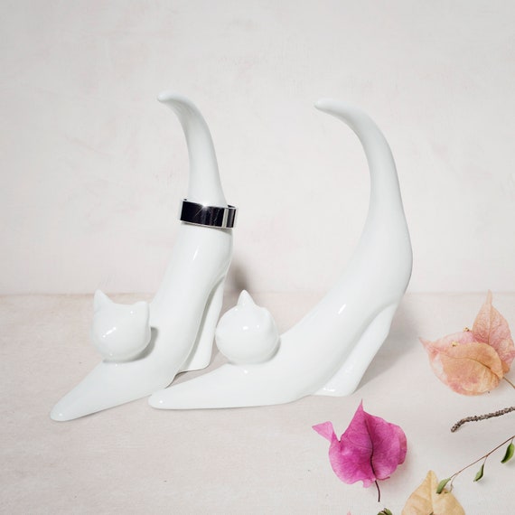 Gatto porta-anelli | Delizioso Gattino porta anelli in ceramica | Elegante supporto per anelli di fidanzamento o espositore per fedi nuziali
