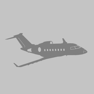 Puede incluir: Una silueta gris de un avión privado en vuelo.
