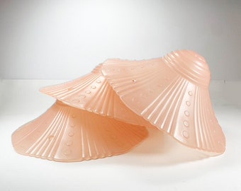 Set 3 luminarias Art Déco - Vidrio rosa - Elegante sombra de luz de la década de 1920 - Sombra de luz de techo - Luminaria adornada de 3 cadenas
