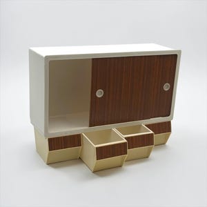 K&ouml;nnte beinhalten: Ein Set aus drei Keramikbechern mit gesprenkelter, matter Oberfl&auml;che. Die Becher sind in den Farbt&ouml;nen Creme, Hellgrau und Dunkelgrau gehalten. Jeder Becher hat ein schlichtes, minimalistisches Design, ideal f&uuml;r Kaffee oder Tee.