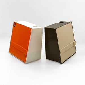 Vintage Hängeschränkchen von Flair – Space Age Kunststoffschränke aus den 70er Jahren