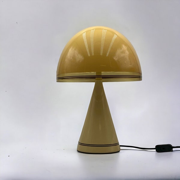 Pilz-70er-Jahre-Lampe iGuzzini Baobab – seltene Space Age Design-Leuchte – ockerfarbene Kunststoff-Tischlampe – ikonische Vintage-Beleuchtung, hergestellt in Italien