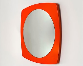 オレンジ色のスペースエイジミラー 1970年代フランス製プラスチック製壁掛けミラー 幾何学模様のフレーム